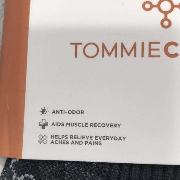 2 Pairs of Tommie Copper Compression Crew Socks  Charcoal Size Small  New - Picture 3 of 6